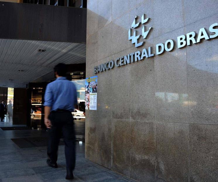 Banco central de Brasil sube interés A 11.75%