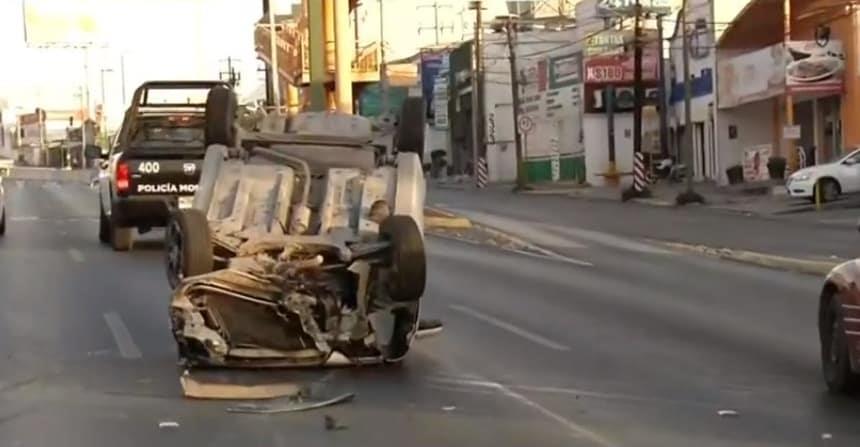 Choca y vuelca en Leones