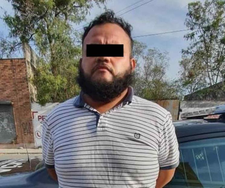 Detienen a taxista por agredir a otro taxista Detienen a taxista por agredir a otro taxista