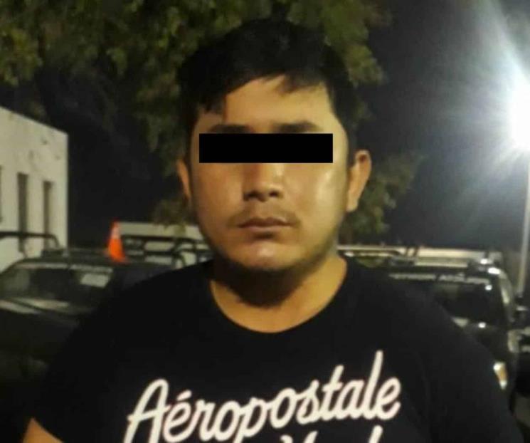 Arrestan a hombre por agredir a su pareja