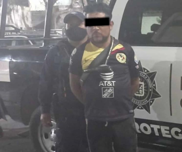 Arrestan a tres por robo de cortina metálica Arrestan a tres por robo de cortina metálica