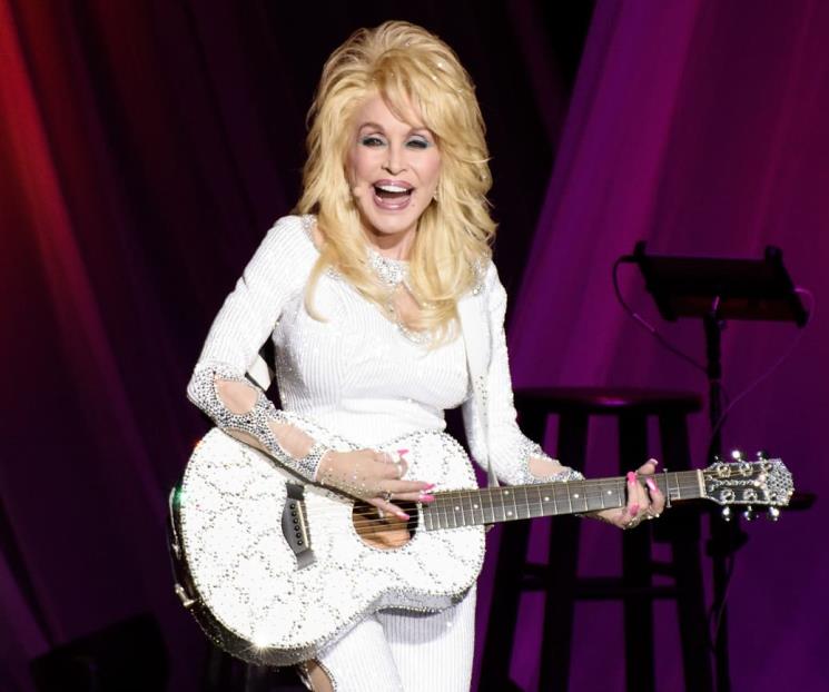 Witherspoon adquiere derechos de novela de Dolly Parton