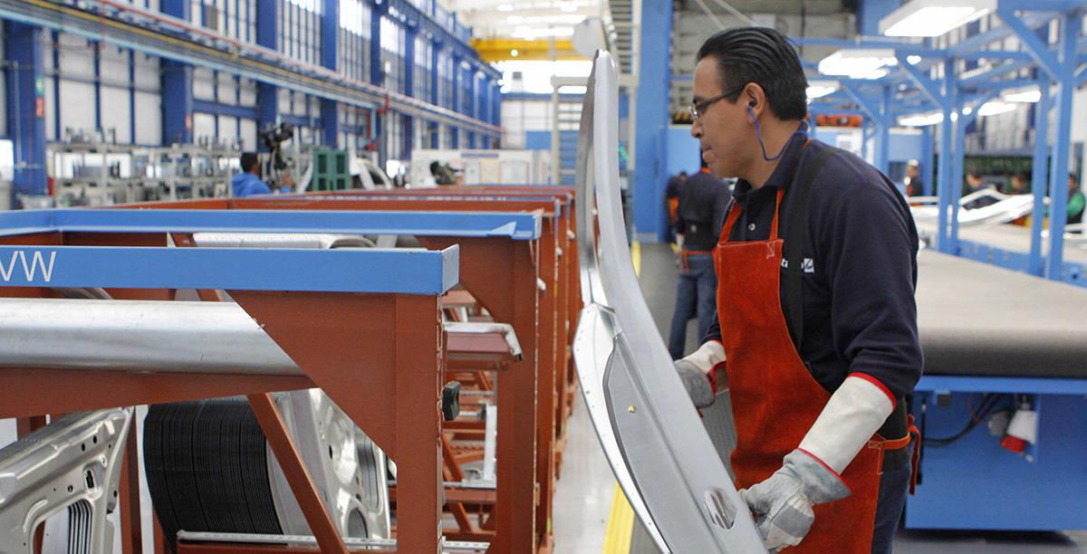 Retrocede actividad industrial en febrero