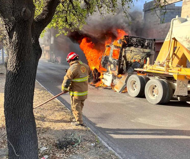 Se incendia cabina de tráiler