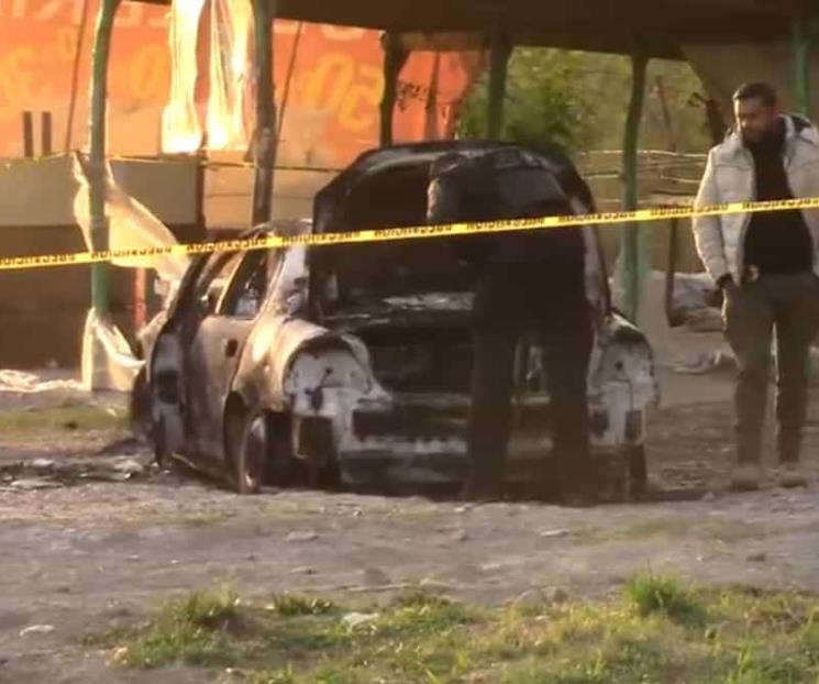 Encuentran cuerpo calcinado en vehículo