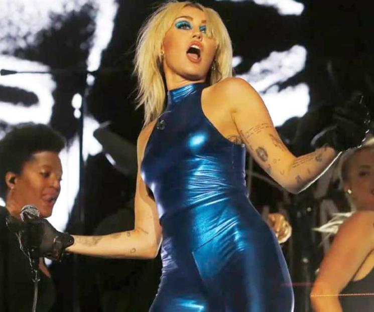 Impacta rayo avión de Miley Cyrus