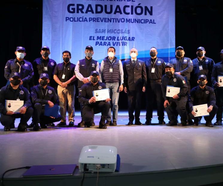Se integran 28 nuevos policías en SN
