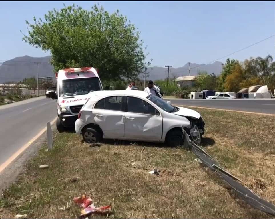 Un hombre terminó con diversas lesiones, después de estrellarse contra un muro