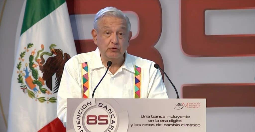 Se disculpa AMLO por adelantar anuncio de Banxico