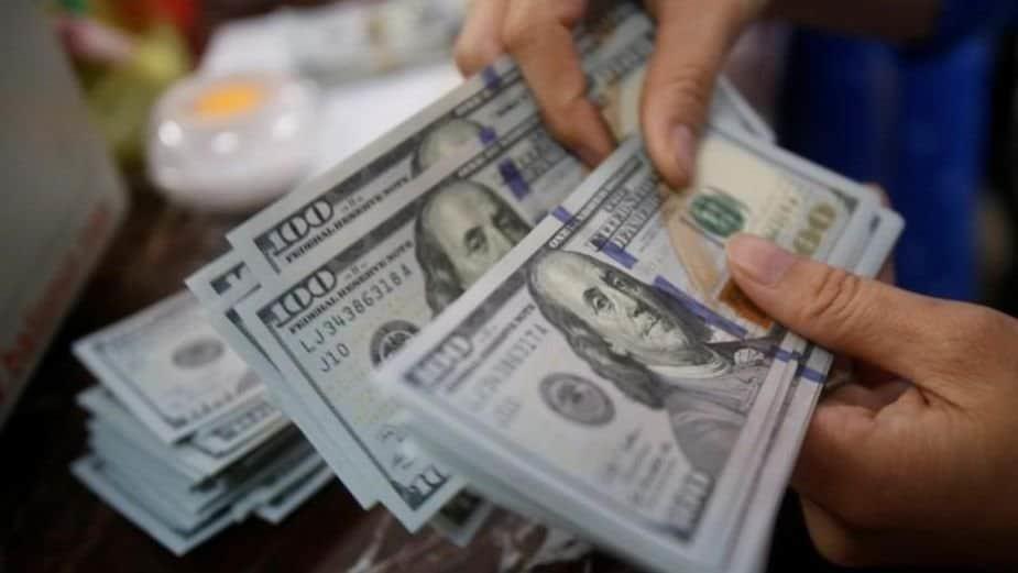 Dólar al mayoreo cotiza debajo de los 20 pesos Dólar al mayoreo cotiza debajo de los 20 pesos