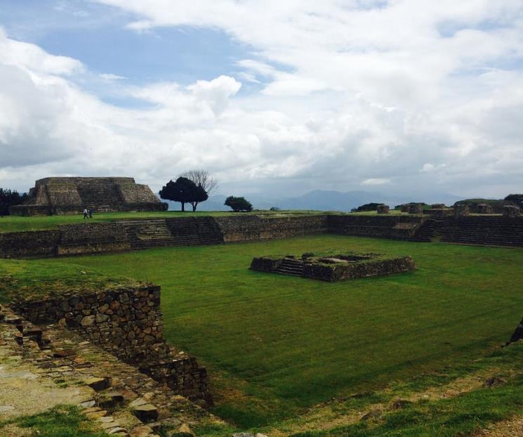 Alertan por carretera en el área de Monte Albán