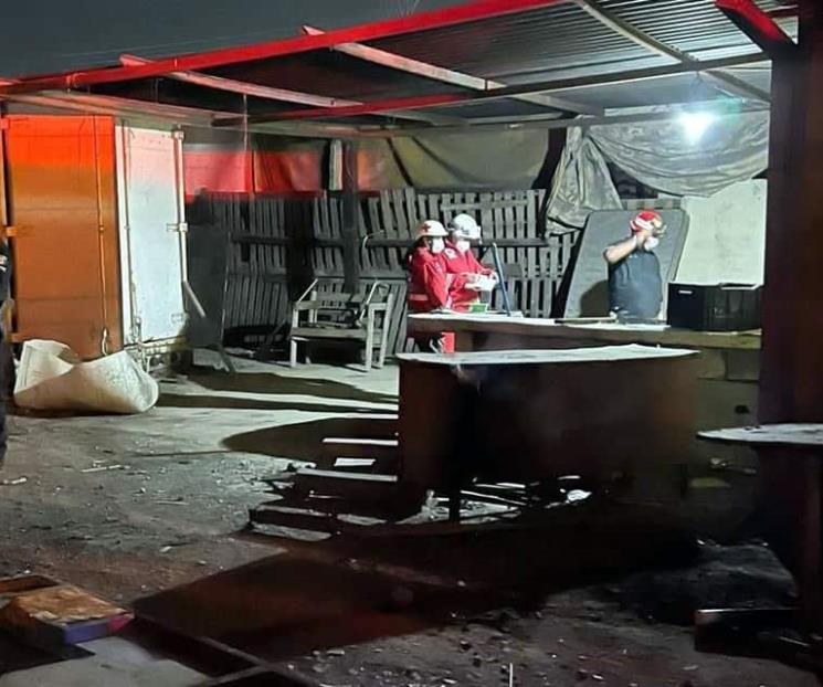 Descubren bomberos cadáver