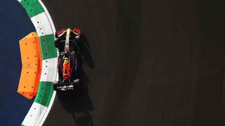 Mejora Checo en práctica, termina en tercero