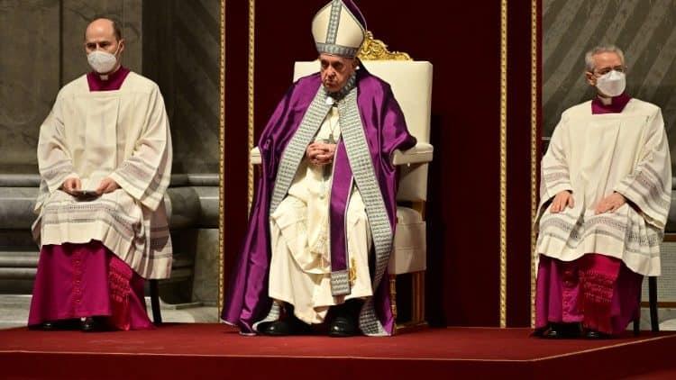 Papa Francisco consagra Rusia y Ucrania a la Virgen