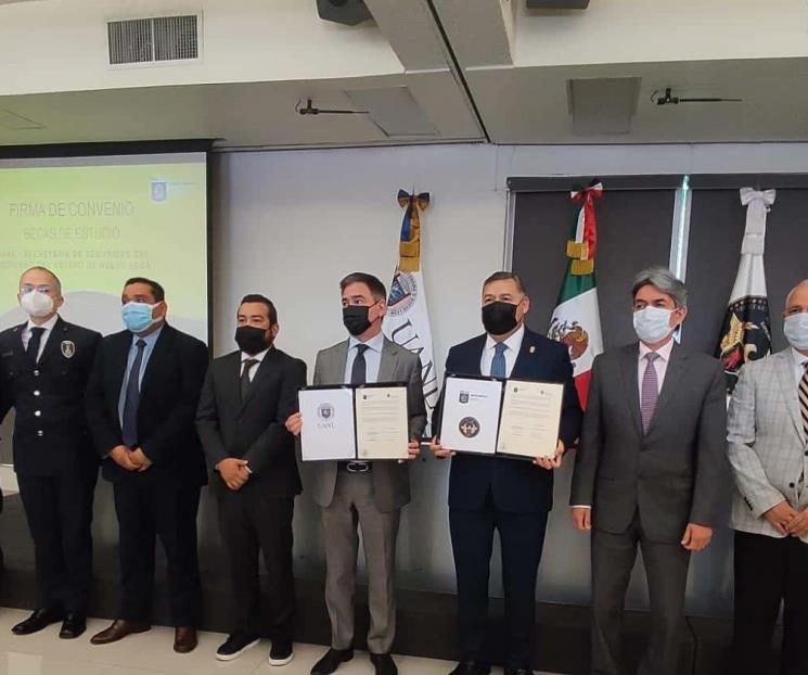 Dará UANL becas a policías de Fuerza Civil