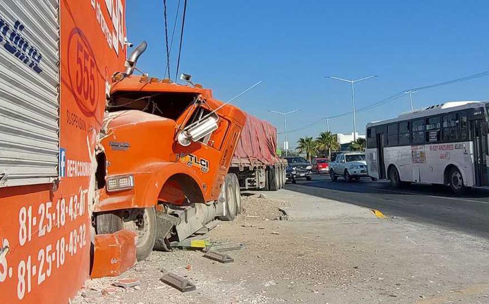 Impacta tráiler contra negocio