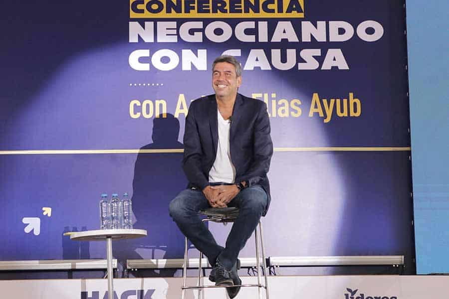 ‘Tiburón’ aconseja a comunidad Tec CSF