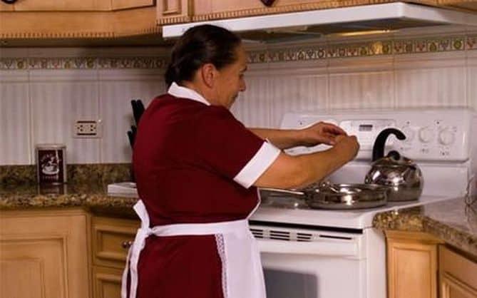 6 de cada 10 empleadas domésticas ganan un salario mínimo