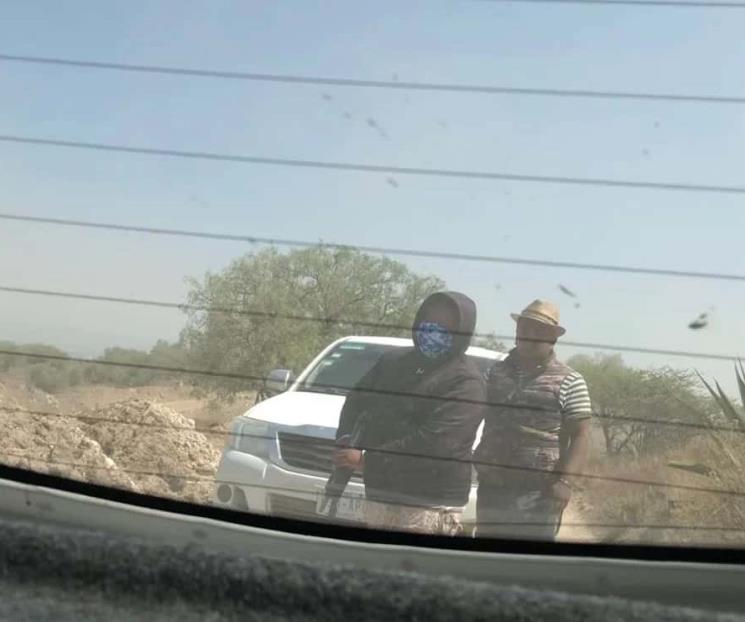 Intimida grupo armado a periodistas y activistas