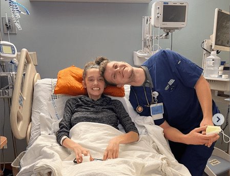 Con vacunación completa, perdió ambas piernas por Covid