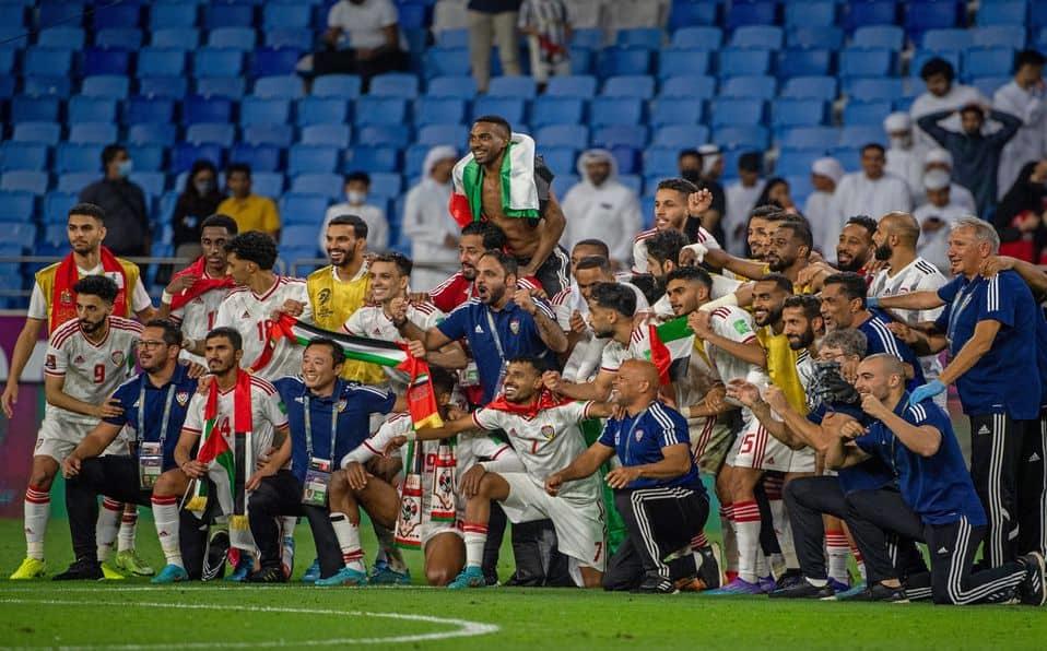 Emiratos sigue en la pelea