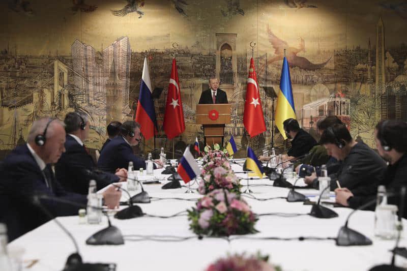 Anuncia Rusia repliegue de sus tropas en Kiev