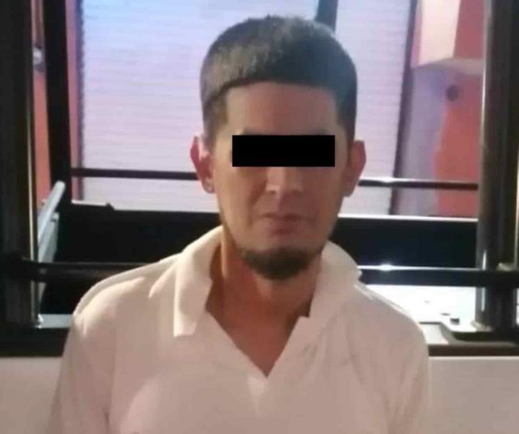 Agrede con machete a menor de edad