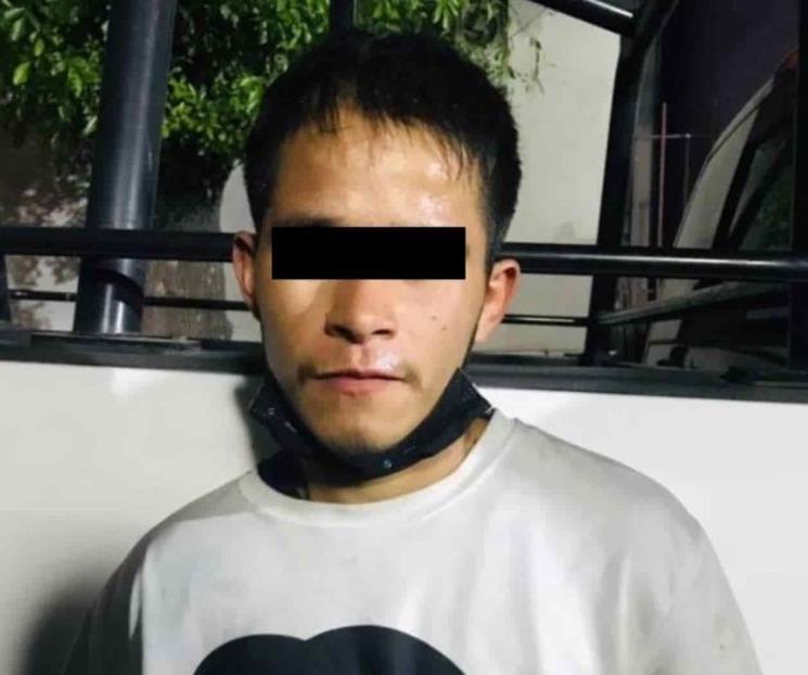 Detienen a hombre que portaba droga y 20 mil pesos