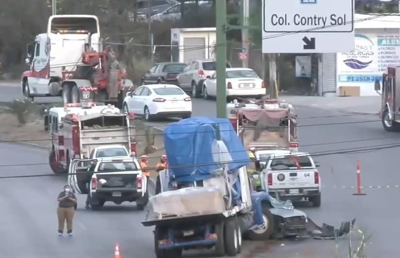 Una mujer perdió vida cuando el vehículo en que viajaba como copiloto, invadió el carril contrario y terminó embestido por un camión