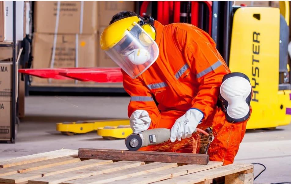 Guerra impacta confianza empresarial en manufactura