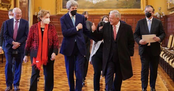 Benéfica reunión con Kerry : AMLO