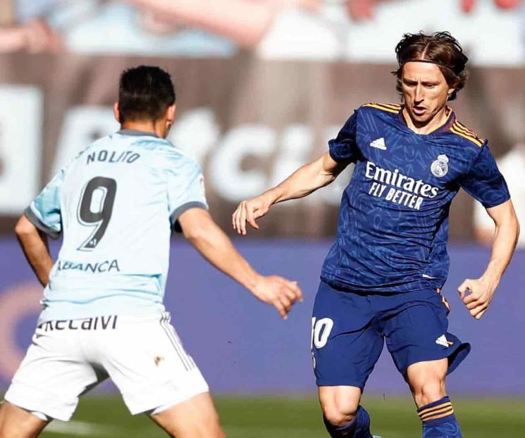 Gana Real Madrid y se afianza como líder en España