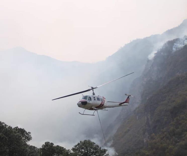 Refuerzan combate al incendio; lo controlan al 80 %