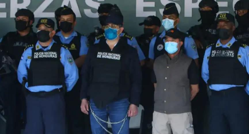 Incautan bienes a ex presidente de Honduras