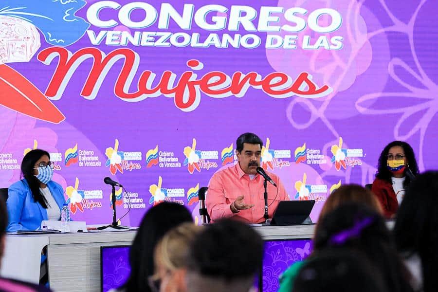 La mujer tiene la tarea de parir, dice Maduro
