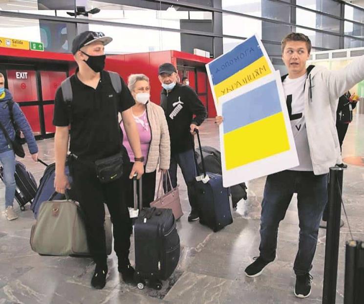 Guían en Tijuana arribo de ucranianos