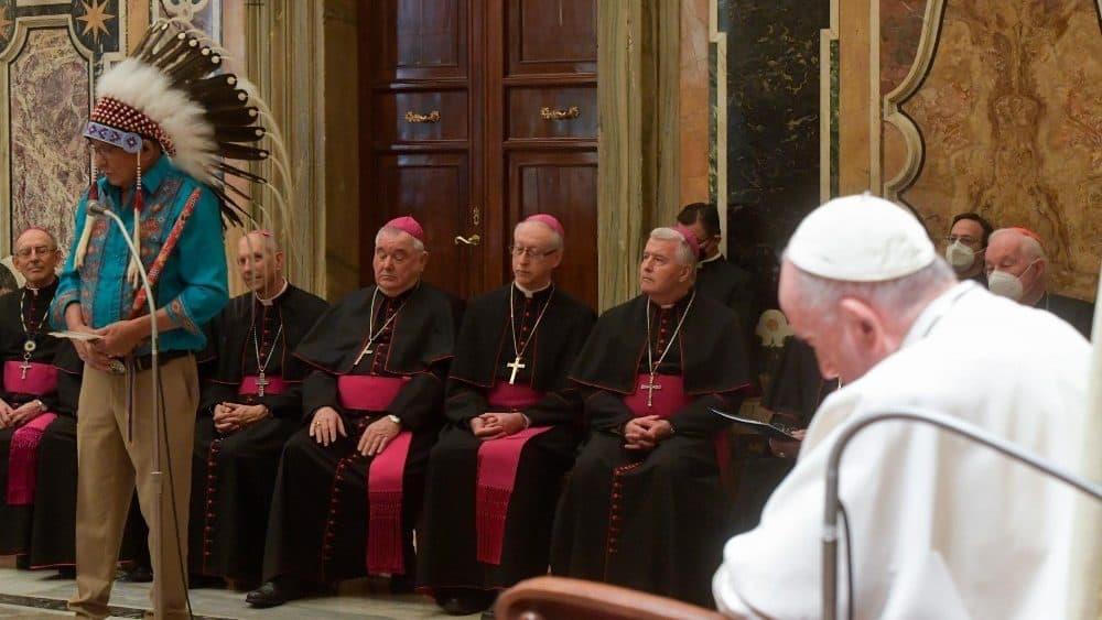 Papa pide perdón por abusos a pueblos indígenas