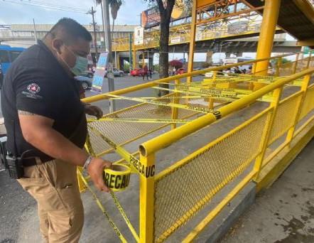 Cierran puente peatonal