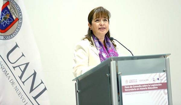 Denuncian por aulas móviles a Ma. de los Ángeles Errisúriz