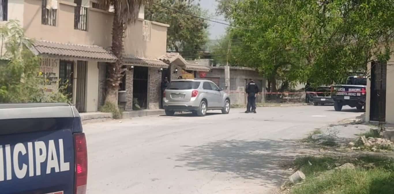 Hombres armados atacaron a balazos la camioneta de un comerciante
