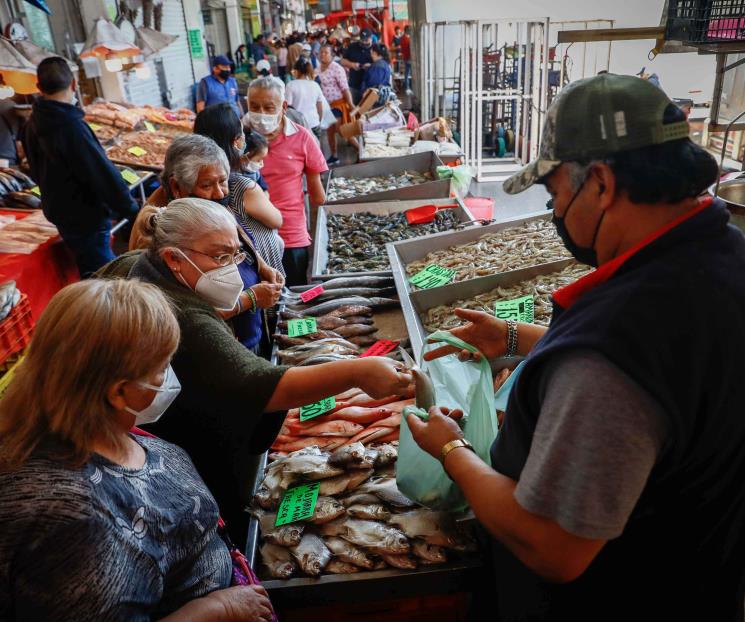 AMLO analiza poner precios máximos a productos de canasta