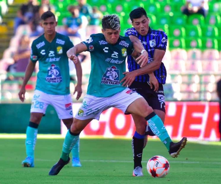 Dividen puntos León y Gallos