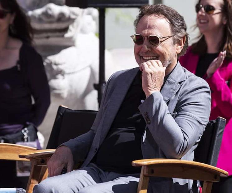 Billy Crystal lanzará en apertura de los Yankees