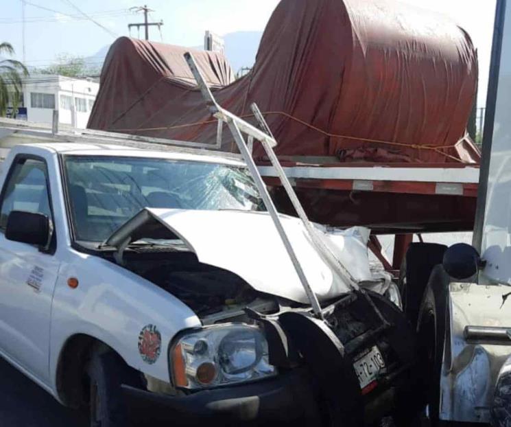 Se impacta contra tráiler en Allende