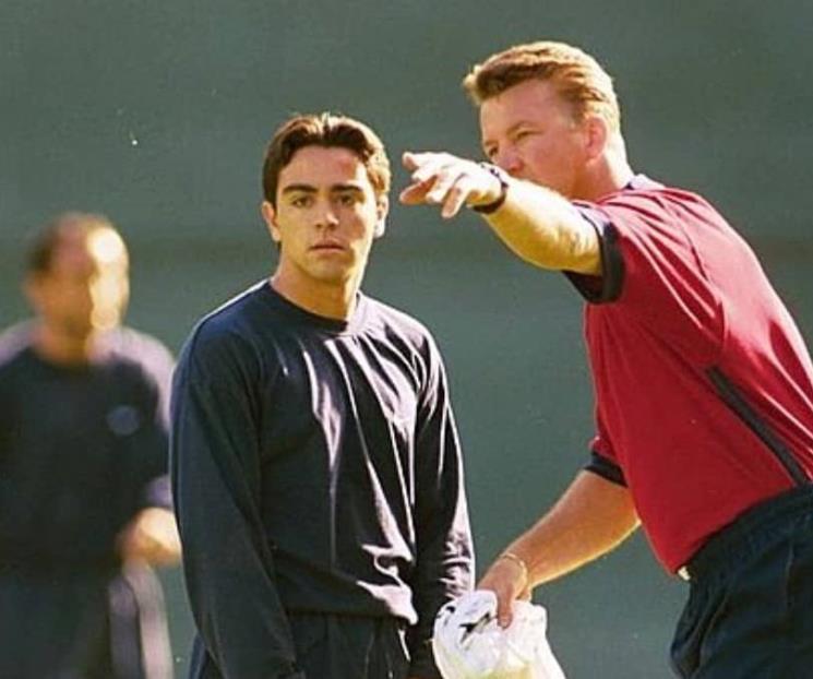 Manda Xavi ánimos a Van Gaal por cáncer de próstata