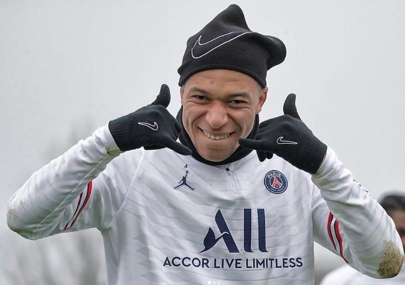 Messi y Ney, posibles razones para que Mbappé siga en PSG