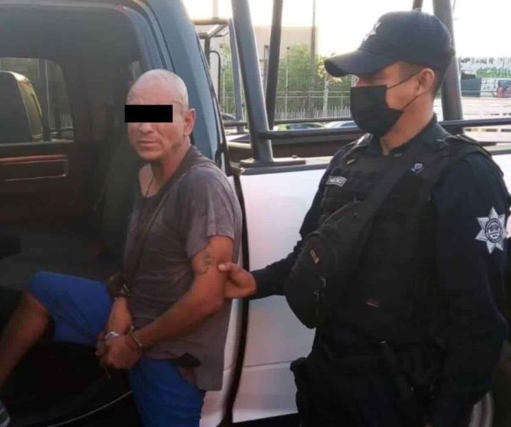Arrestan a hombre por golpear a mujer