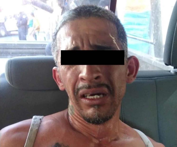 Cae por agredir a guardia