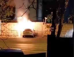 Auto se estrella contra cerca de embajada rusa en Rumanía
