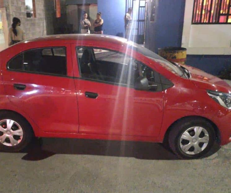 Catean casa, aseguran auto y un perro robados